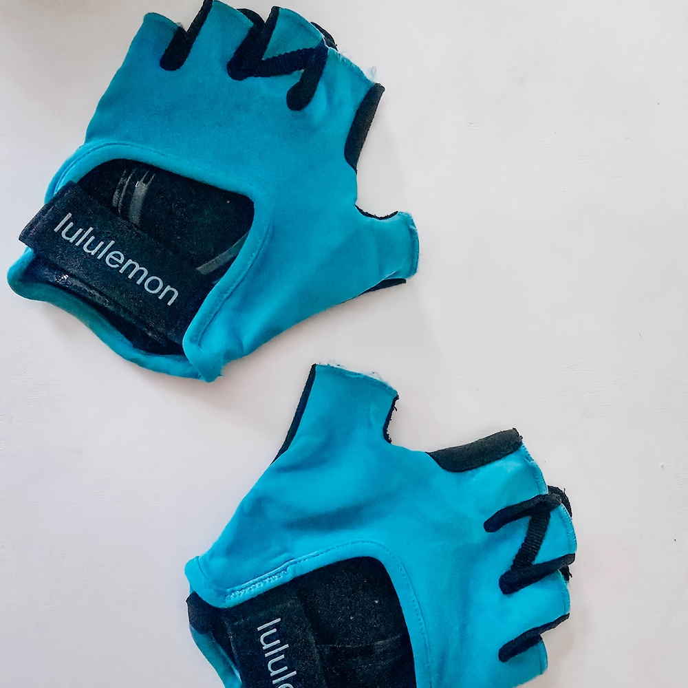 Lululemon Teal Fingerless Workout Gloves - Picture 2 of 4